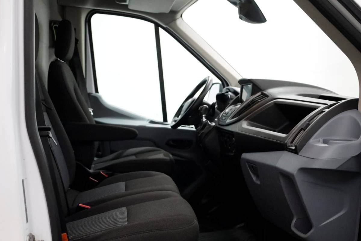 Ford Transit Ford Transit 2.0 TDCI 130pk E6 L2H2 Trend Airco/Navi Trekhaak 2700kg 08-2018