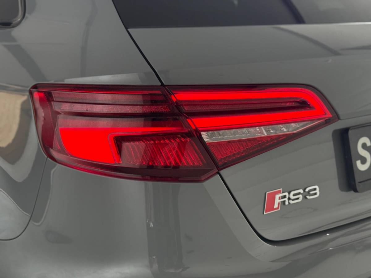 Audi RS3 Audi RS3 Sportback 2.5 TFSI Quattro 2018 Nardo Pano Top staat!