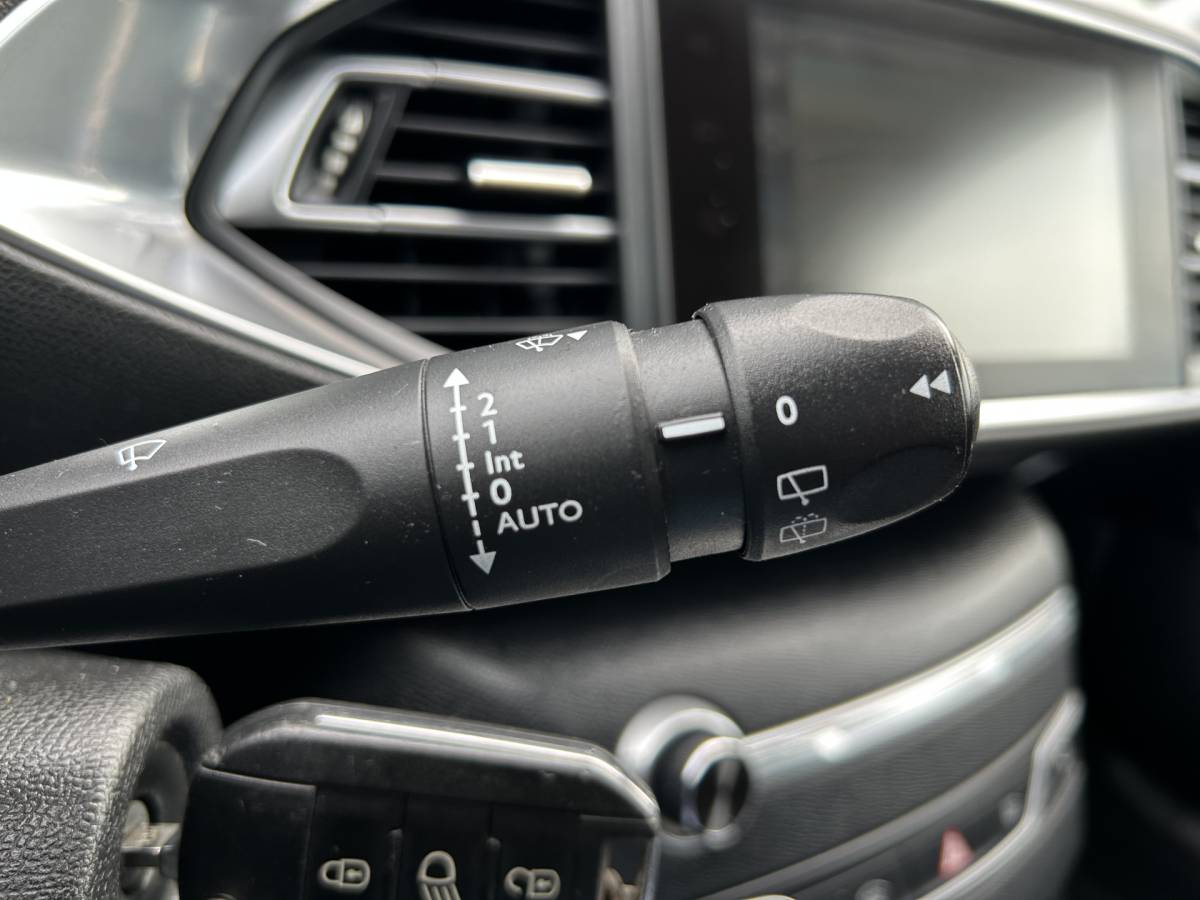 Peugeot 308 Peugeot 308 SW 1.6 BlueHDI Blue Lease Pack 50% deal 2.975,- ACTIE PDC achter / LMV / Cruise / Navi / Clima