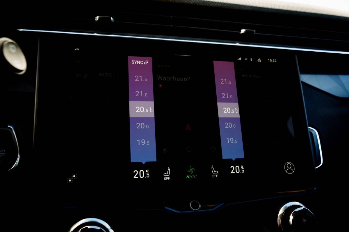 Lynk & Co 01 Lynk & Co 01 1.5 Plug-in Hybrid 262 Pk I Modeljaar 2023 I Zwarte hemel I Panoramadak I 75 km Elektrisch I 360 Camera I Full Map Navi I Carplay I 20 inch. LMV l 1e eigenaar
