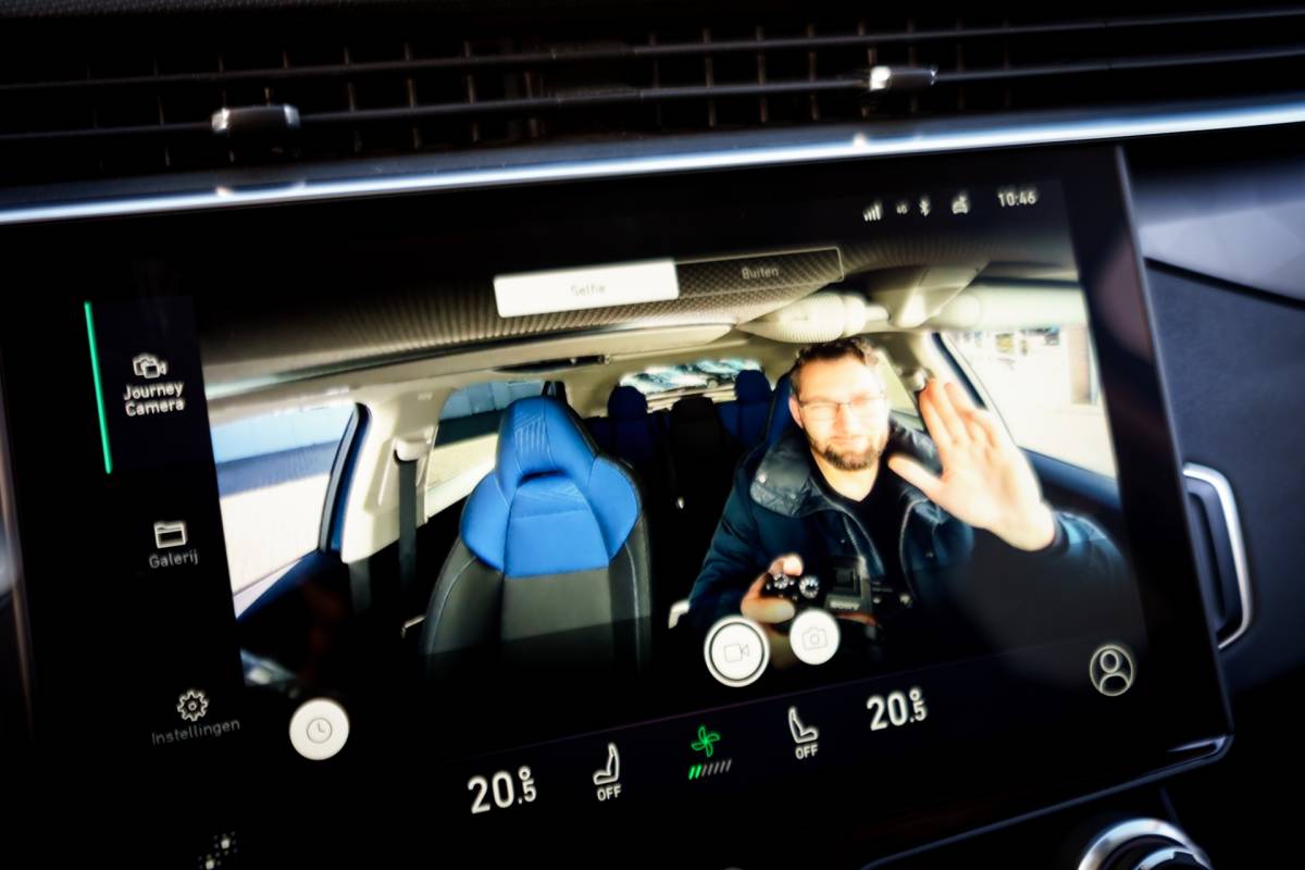 Lynk & Co 01 Lynk & Co 01 1.5 Plug-in Hybrid 262 Pk I Modeljaar 2023 I Zwarte hemel I Panoramadak I 75 km Elektrisch I 360 Camera I Full Map Navi I Carplay I 20 inch. LMV l 1e eigenaar