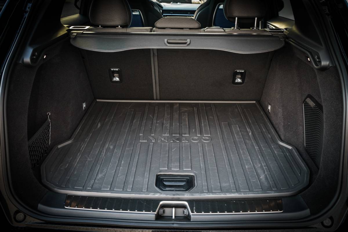 Lynk & Co 01 Lynk & Co 01 1.5 Plug-in Hybrid 262 Pk I Modeljaar 2023 I Zwarte hemel I Panoramadak I 75 km Elektrisch I 360 Camera I Full Map Navi I Carplay I 20 inch. LMV l 1e eigenaar