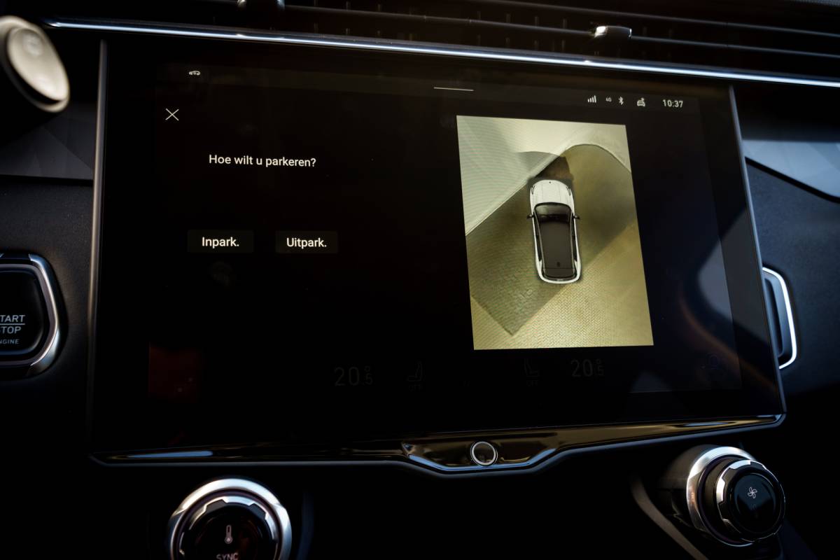 Lynk & Co 01 Lynk & Co 01 1.5 Plug-in Hybrid 262 Pk I Modeljaar 2023 I Zwarte hemel I Panoramadak I 75 km Elektrisch I 360 Camera I Full Map Navi I Carplay I 20 inch. LMV l 1e eigenaar
