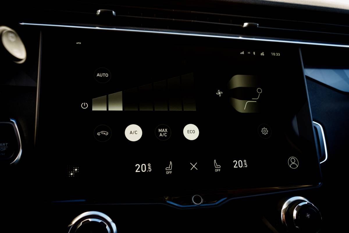 Lynk & Co 01 Lynk & Co 01 1.5 Plug-in Hybrid 262 Pk I Modeljaar 2023 I Zwarte hemel I Panoramadak I 75 km Elektrisch I 360 Camera I Full Map Navi I Carplay I 20 inch. LMV l 1e eigenaar