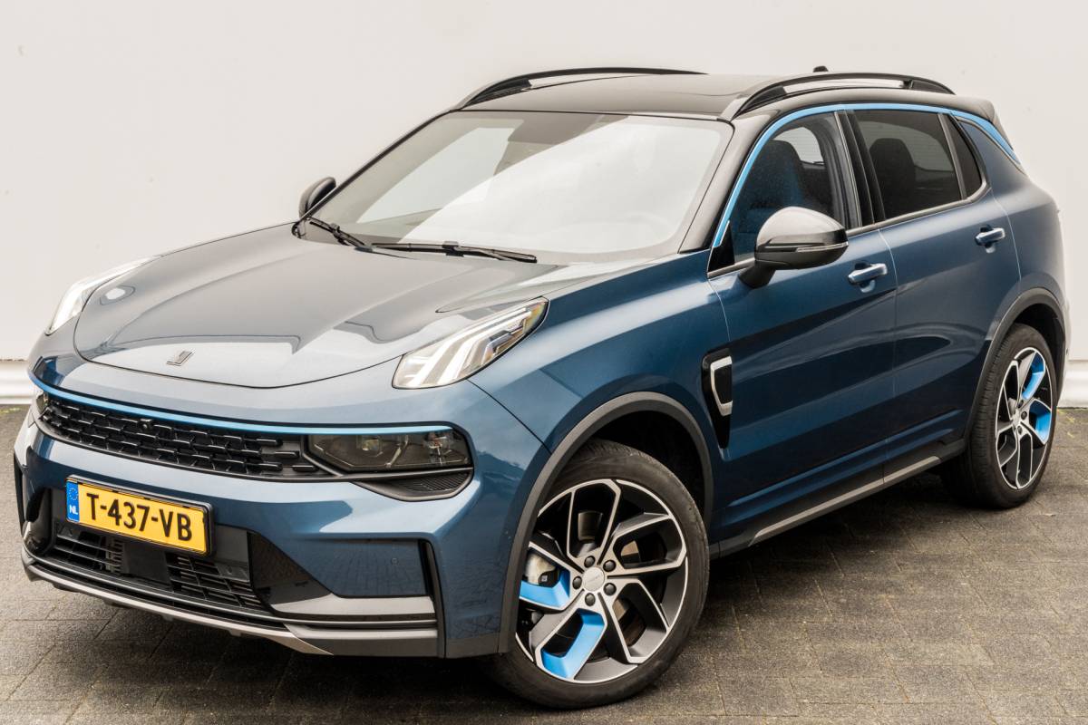 Lynk & Co 01 Lynk & Co 01 1.5 Plug-in Hybrid 262 Pk I Modeljaar 2023 I Zwarte hemel I Panoramadak I 75 km Elektrisch I 360 Camera I Full Map Navi I Carplay I 20 inch. LMV l 1e eigenaar