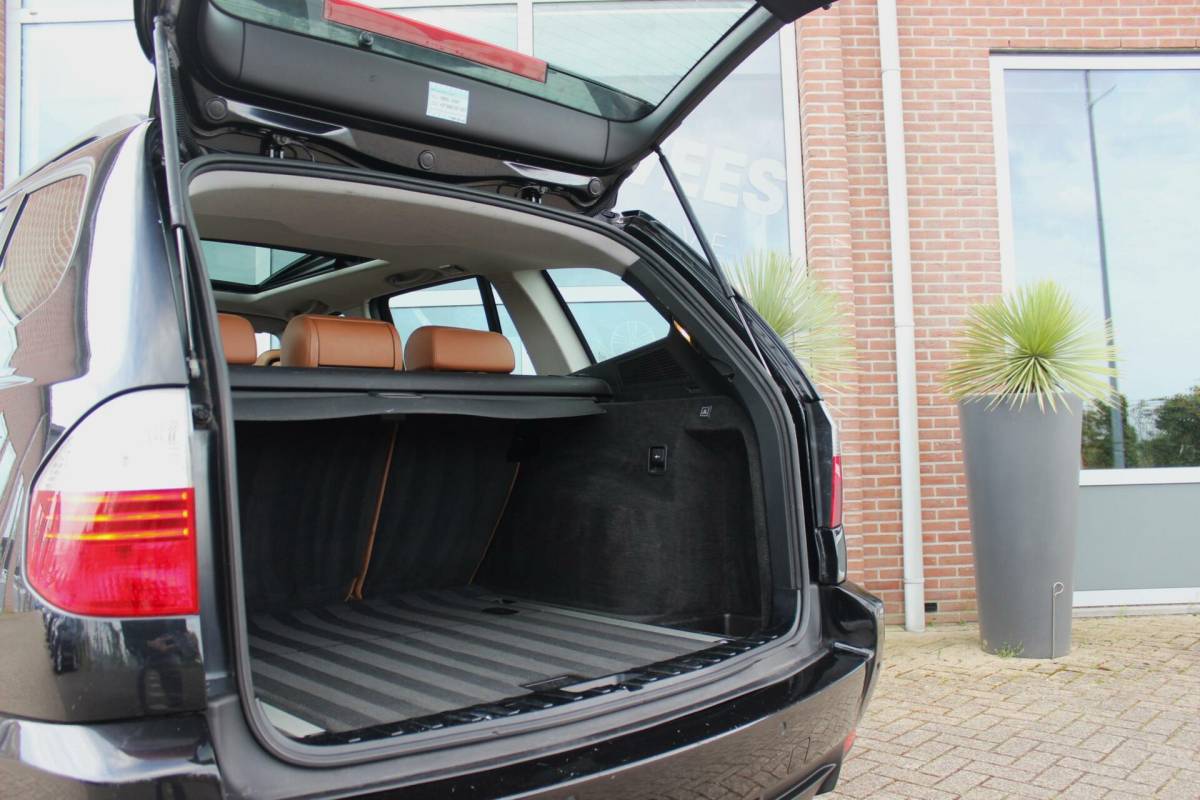 BMW X3 ➡️ BMW X3 2.0i E83 Executive Facelift | Origineel NL | 18 inch | Xenon | Trekhaak | Dakraam | Sportstoelen | Cruise-control | Climate-control | PDC | Leer | Navi | Youngtimer |