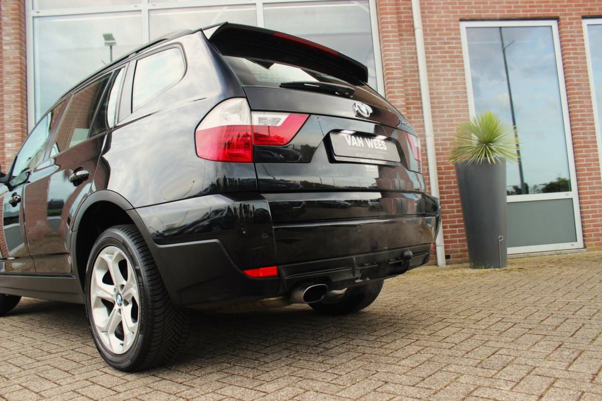 BMW X3 ➡️ BMW X3 2.0i E83 Executive Facelift | Origineel NL | 18 inch | Xenon | Trekhaak | Dakraam | Sportstoelen | Cruise-control | Climate-control | PDC | Leer | Navi | Youngtimer |
