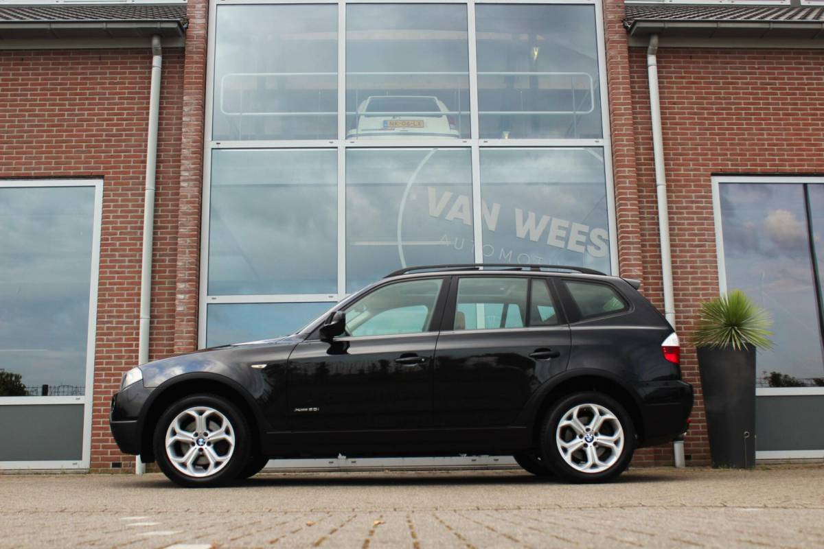BMW X3 ➡️ BMW X3 2.0i E83 Executive Facelift | Origineel NL | 18 inch | Xenon | Trekhaak | Dakraam | Sportstoelen | Cruise-control | Climate-control | PDC | Leer | Navi | Youngtimer |
