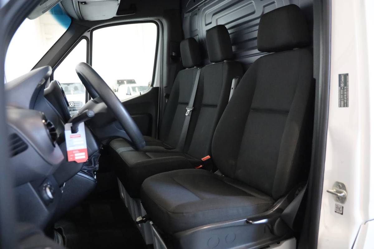 Mercedes-Benz Sprinter Mercedes-Benz Sprinter 317 1.9 CDI L3/H2 ACHTERUITRIJ CAMERA CLIMA APPLE CARPLAY MBUX 170PK Lease v/a €199,- p.m. inruil mog