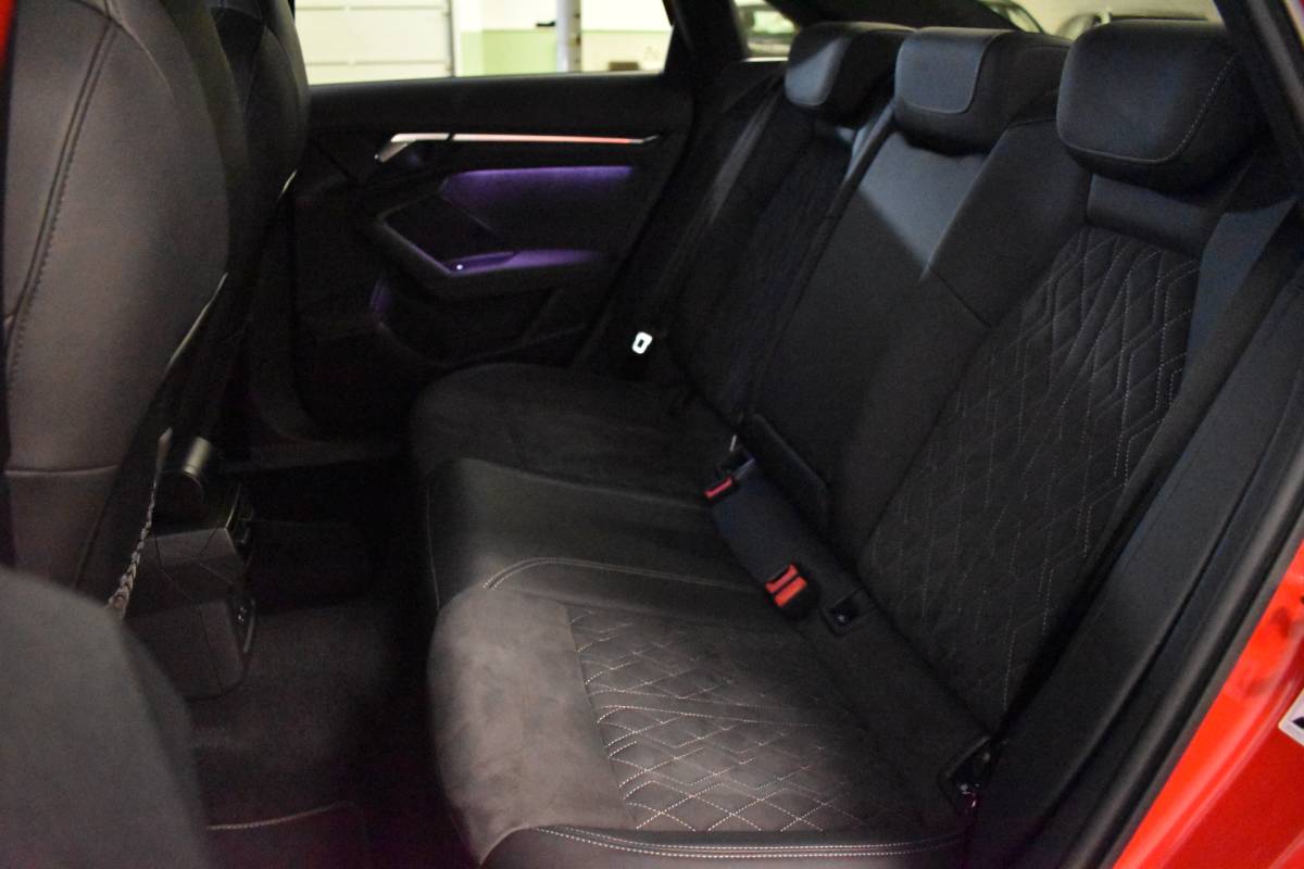 Audi A3 Audi A3 Limousine 2.0 TFSI 310PK S3 QUATTRO HEAD-UP/LEDER/PANORAMADAK