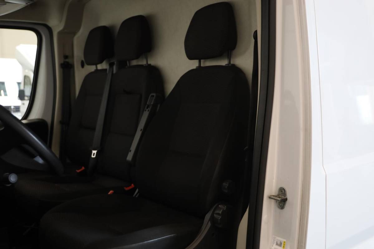 Peugeot Boxer Peugeot Boxer 2.2 BlueHDi L3/H2 NAP CAMERA TREKHAAK AIRCO NAVI CRUISE CONTROL LEASE v/a € 174,-p.m. Inruil mogelijk