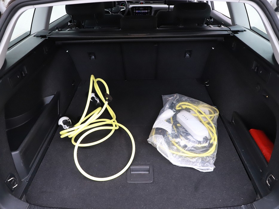 Volkswagen Passat Volkswagen Passat Variant 1.4 TSI PHEV GTE Business 218 pk trekhaak 1600kg Bj 2021 Dealer onderhouden !!