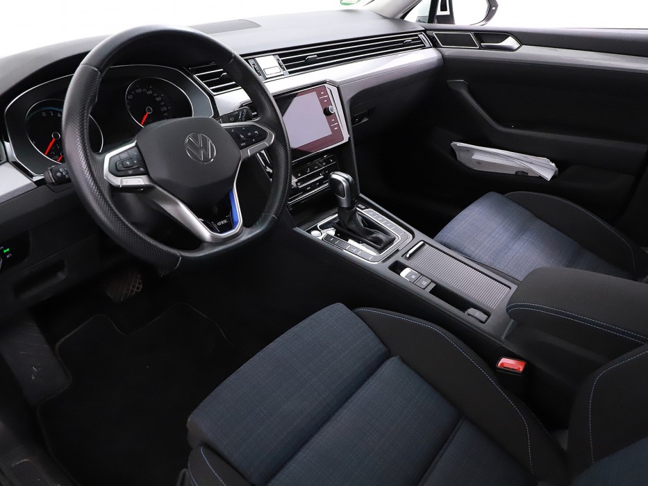 Volkswagen Passat Volkswagen Passat Variant 1.4 TSI PHEV GTE Business 218 pk trekhaak 1600kg Bj 2021 Dealer onderhouden !!