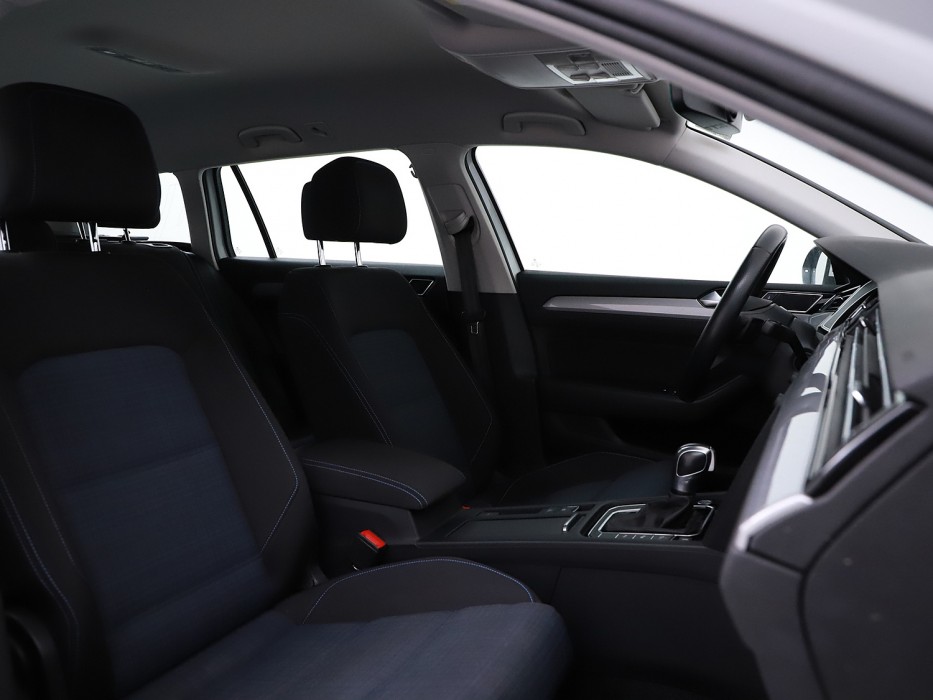Volkswagen Passat Volkswagen Passat Variant 1.4 TSI PHEV GTE Business 218 pk trekhaak 1600kg Bj 2021 Dealer onderhouden !!
