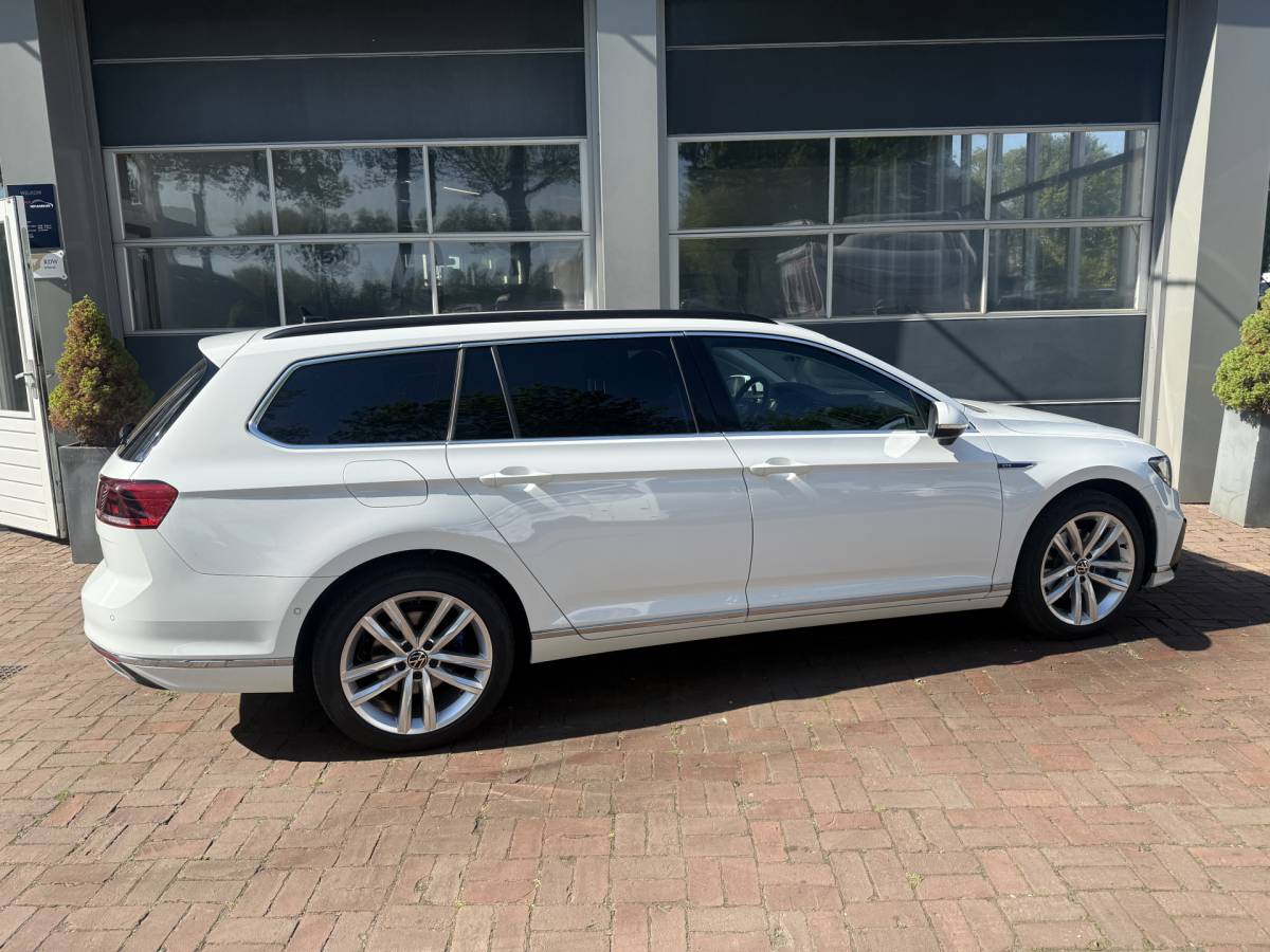 Volkswagen Passat Volkswagen Passat Variant 1.4 TSI PHEV GTE Business 218 pk trekhaak 1600kg Bj 2021 Dealer onderhouden !!