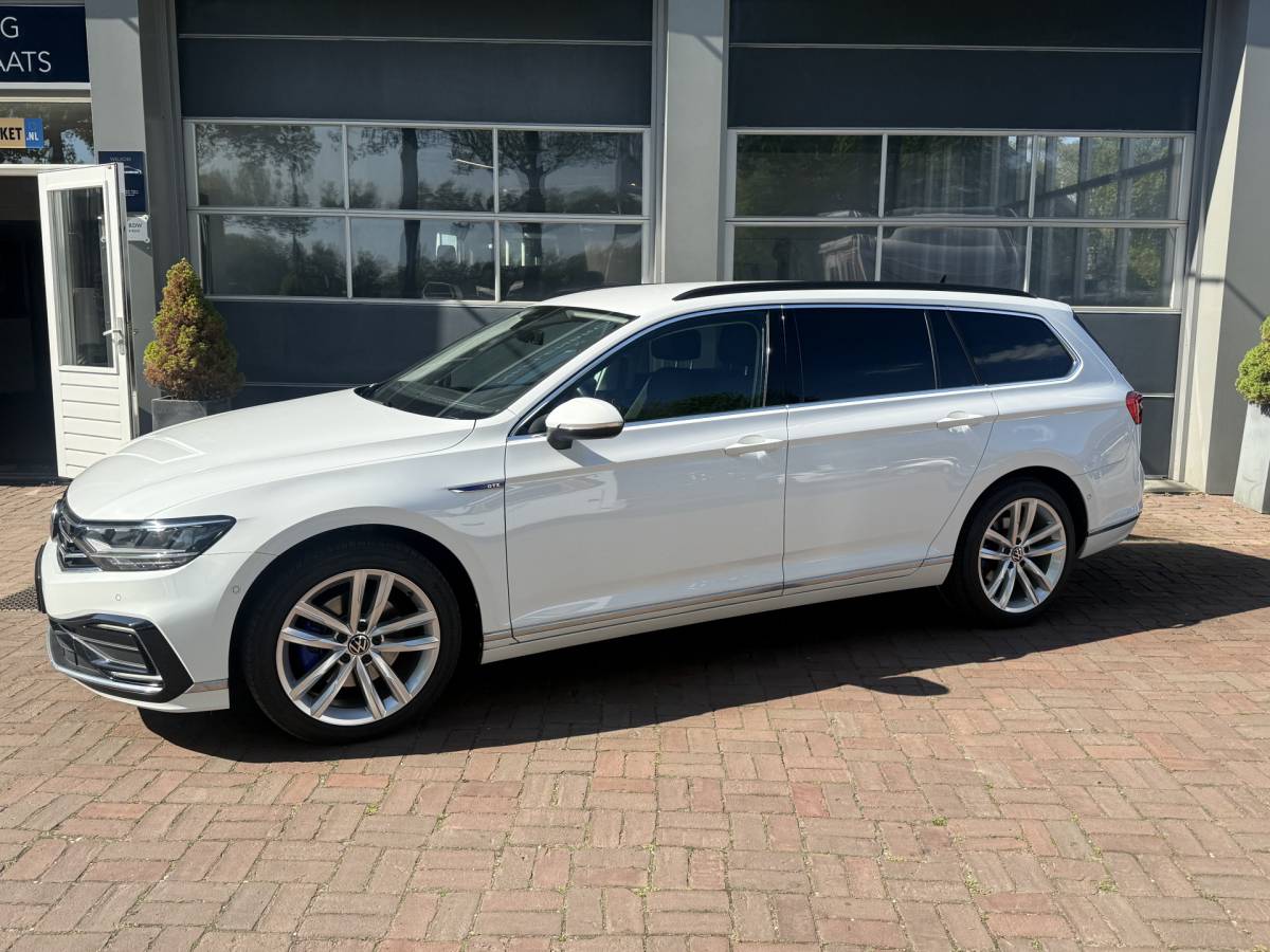Volkswagen Passat Volkswagen Passat Variant 1.4 TSI PHEV GTE Business 218 pk trekhaak 1600kg Bj 2021 Dealer onderhouden !!