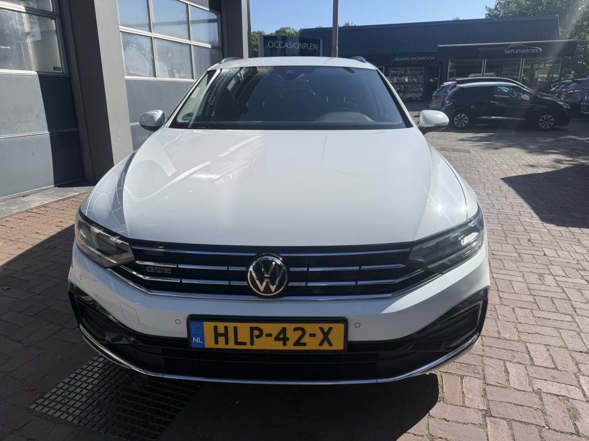 Volkswagen Passat Volkswagen Passat Variant 1.4 TSI PHEV GTE Business 218 pk trekhaak 1600kg Bj 2021 Dealer onderhouden !!