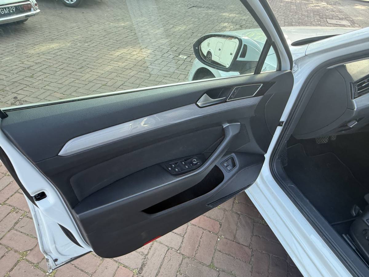 Volkswagen Passat Volkswagen Passat Variant 1.4 TSI PHEV GTE Business 218 pk trekhaak 1600kg Bj 2021 Dealer onderhouden !!