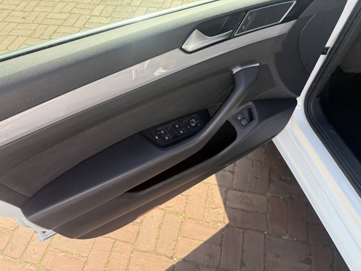 Volkswagen Passat Volkswagen Passat Variant 1.4 TSI PHEV GTE Business 218 pk trekhaak 1600kg Bj 2021 Dealer onderhouden !!