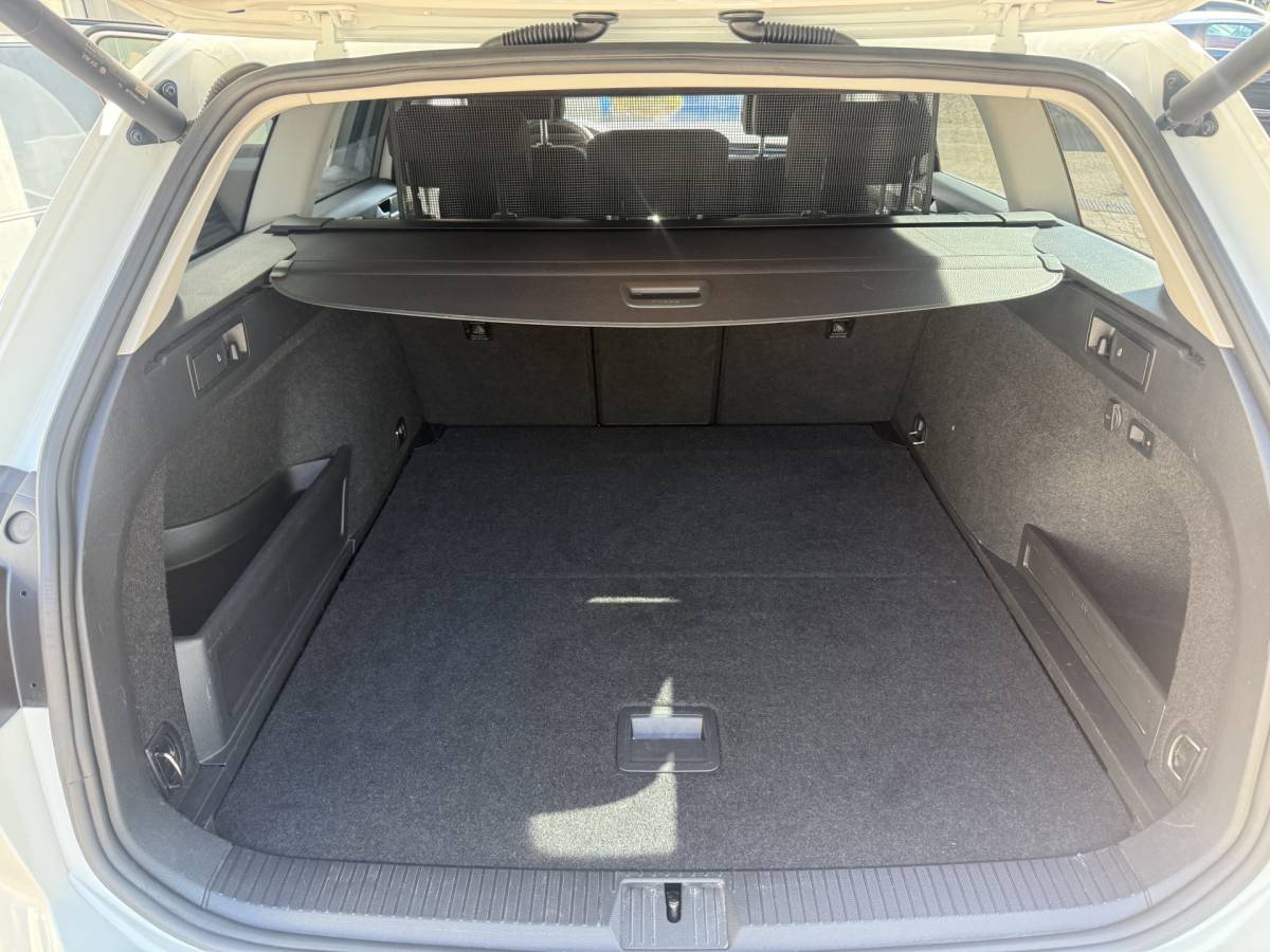 Volkswagen Passat Volkswagen Passat Variant 1.4 TSI PHEV GTE Business 218 pk trekhaak 1600kg Bj 2021 Dealer onderhouden !!