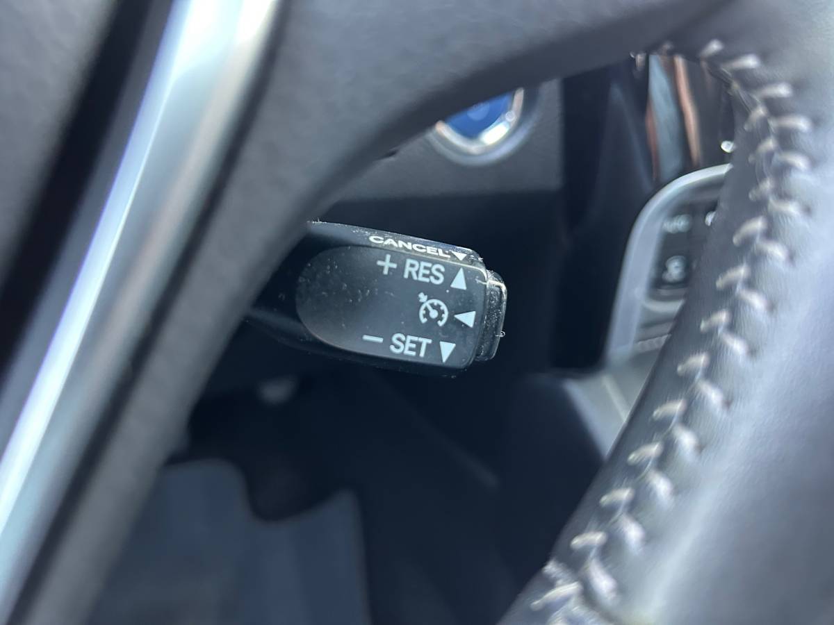 Toyota Auris Toyota Auris 1.8 Hybrid Pano Navi 100% Dealer Onderhouden