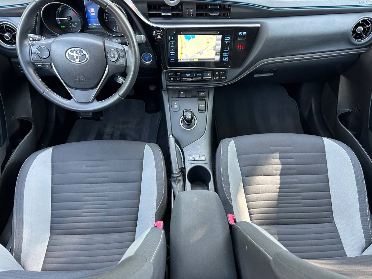 Toyota Auris Toyota Auris 1.8 Hybrid Pano Navi 100% Dealer Onderhouden