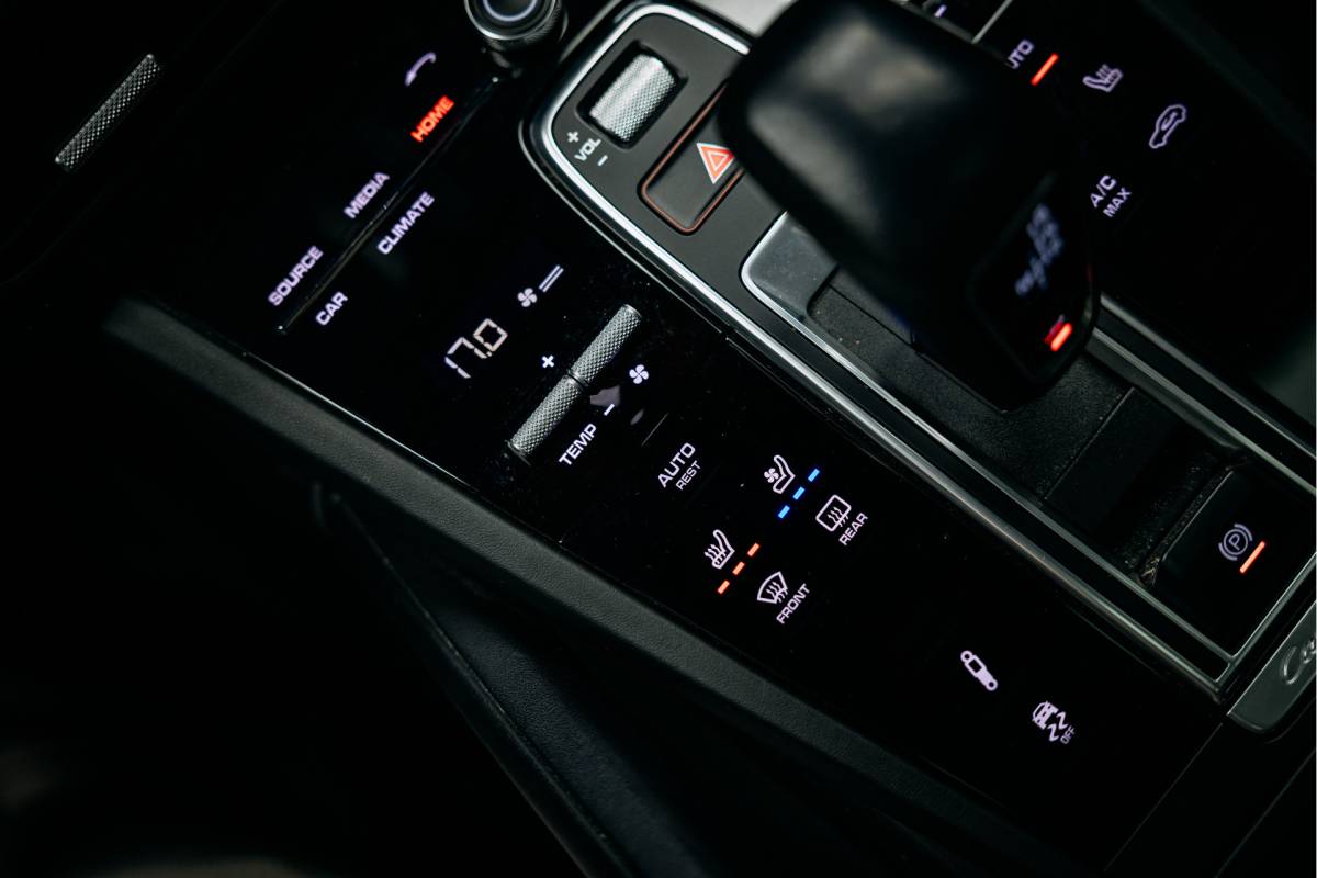 Porsche Cayenne Porsche Cayenne 3.0 Cayenne 3.0 Bose| stoel verw/koeling | sportstoelen | lucht vering | Sportchrono | 360