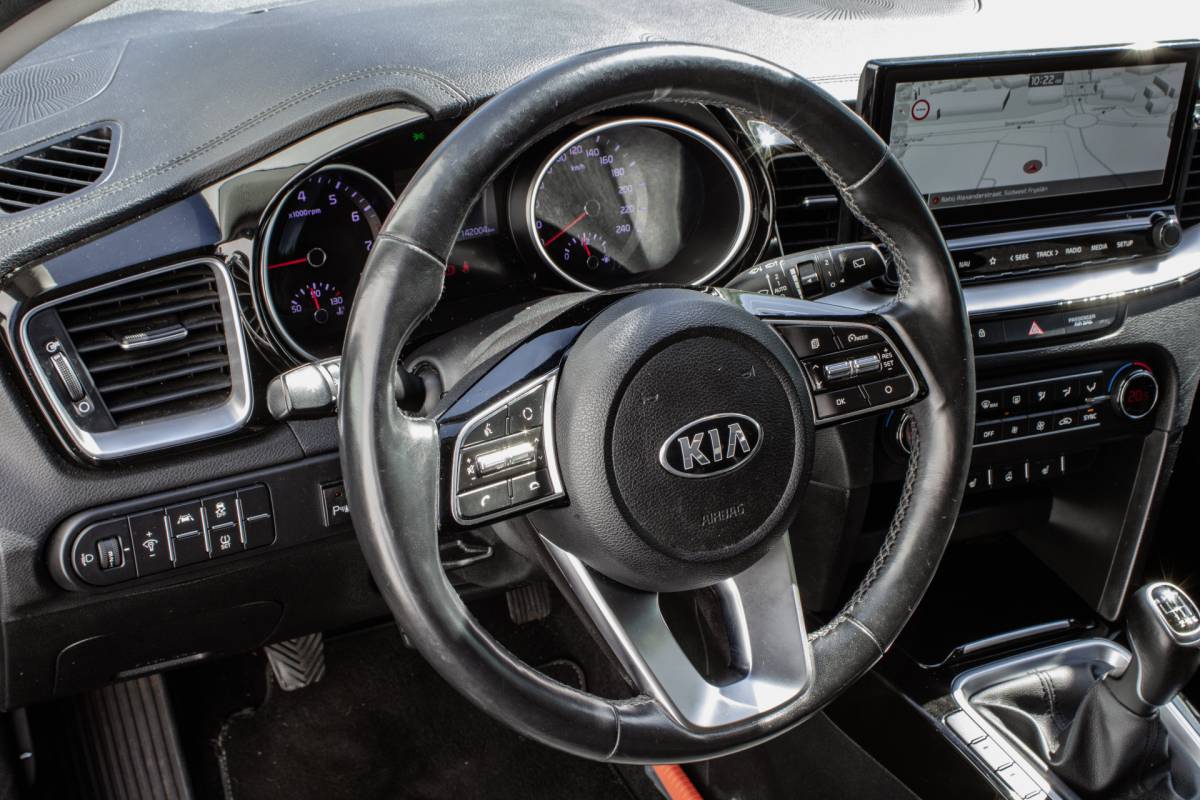 Kia Ceed Sportswagon Kia Ceed Sportswagon 1.0 T-GDi DynamicPlusLine Full map navigatie/ Stuur+stoelverwarming/ Camera/ Half lederen int./ Carplay