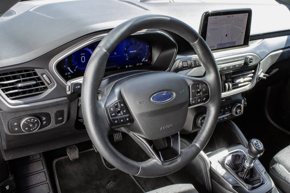 Ford Focus Ford Focus Wagon 1.0 EcoBoost Hybrid Active X Trekhaak/ Stoelverwarming/ Camera/ Adapt. cruise/ Carplay/ DAB+