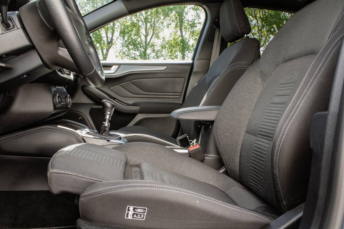 Ford Focus Ford Focus Wagon 1.0 EcoBoost Hybrid Active X Trekhaak/ Stoelverwarming/ Camera/ Adapt. cruise/ Carplay/ DAB+