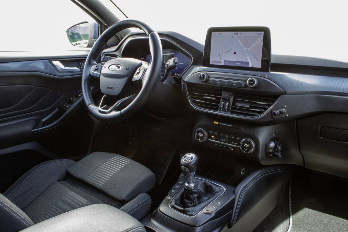 Ford Focus Ford Focus Wagon 1.0 EcoBoost Hybrid Active X Trekhaak/ Stoelverwarming/ Camera/ Adapt. cruise/ Carplay/ DAB+