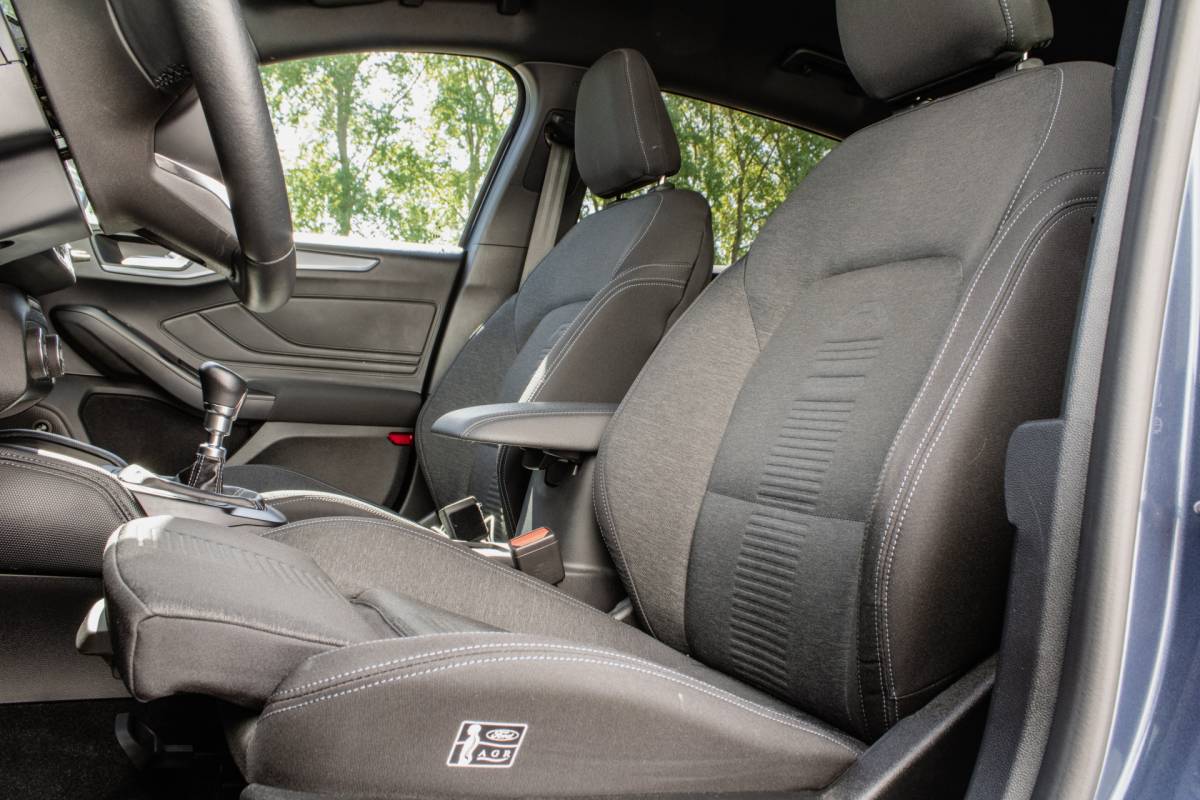 Ford Focus Ford Focus Wagon 1.0 EcoBoost Hybrid Active X Trekhaak/ Stoelverwarming/ Camera/ Adapt. cruise/ Carplay/ DAB+