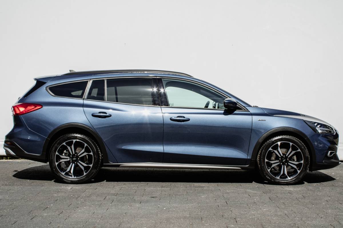 Ford Focus Ford Focus Wagon 1.0 EcoBoost Hybrid Active X Trekhaak/ Stoelverwarming/ Camera/ Adapt. cruise/ Carplay/ DAB+