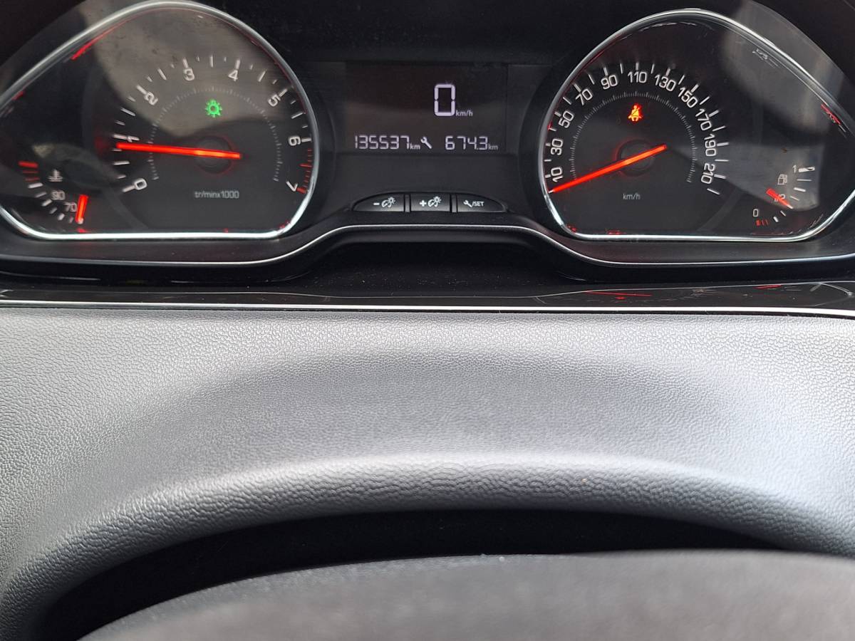 Peugeot 208 Peugeot 208 1.2 VTi , Airco, Bluetooth, 5Drs, 135.515km *NAP*
