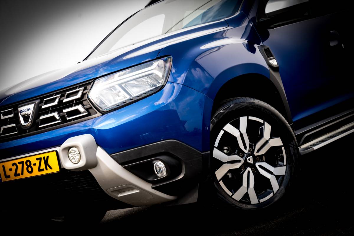 Dacia Duster Dacia Duster 1.0 TCe Bi-Fuel Prestige | Trekhaak | 17 inch LMV | Camera | Keyless | Treeplanken | 1e Eigenaar