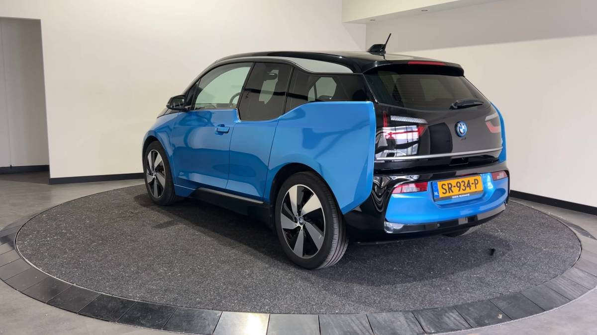 BMW i3 BMW i3 Basis iPerformance 94Ah 33 kWh | Warmtepomp! | Navigatie | Verwarmde voorstoelen SoH (batterijcheck) 89 % score!
