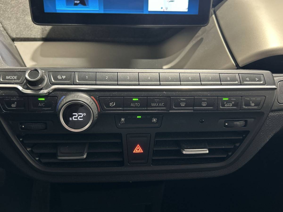 BMW i3 BMW i3 Basis iPerformance 94Ah 33 kWh | Warmtepomp! | Navigatie | Verwarmde voorstoelen SoH (batterijcheck) 89 % score!