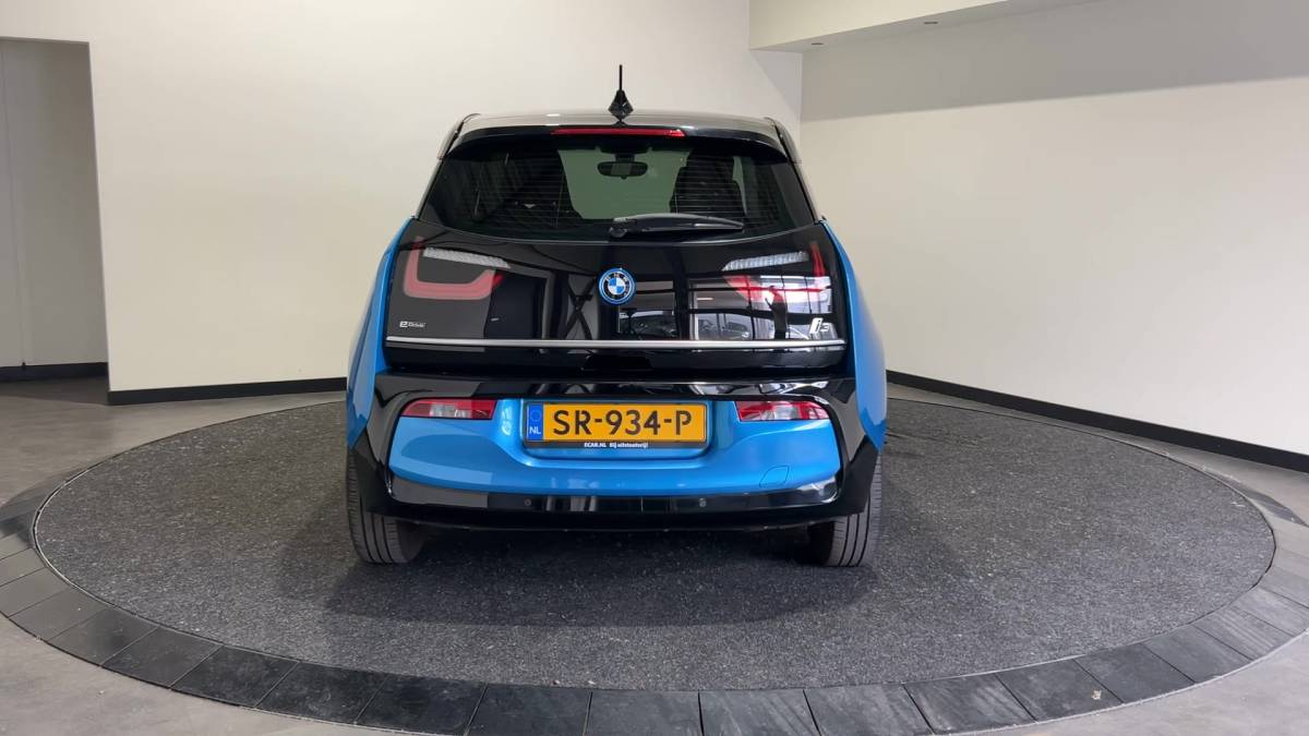 BMW i3 BMW i3 Basis iPerformance 94Ah 33 kWh | Warmtepomp! | Navigatie | Verwarmde voorstoelen SoH (batterijcheck) 89 % score!