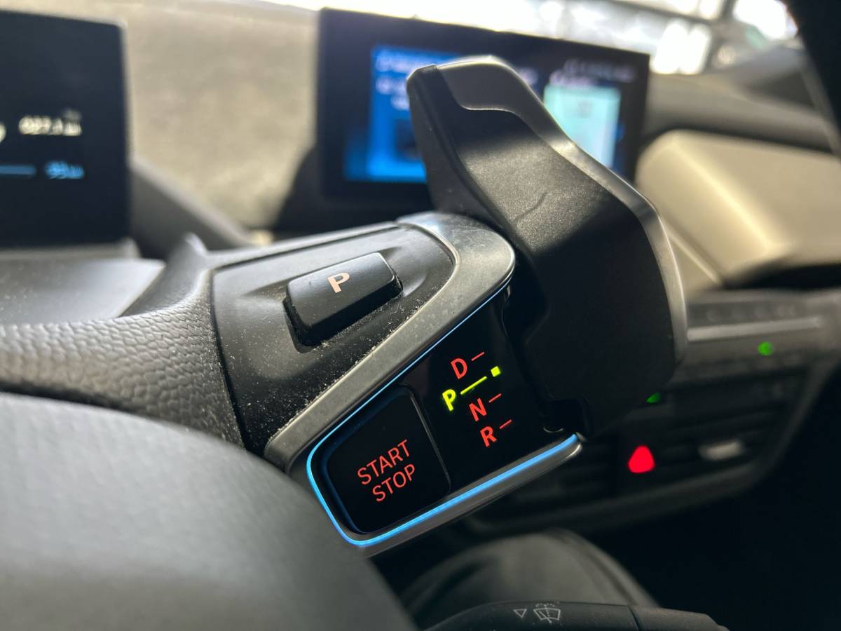 BMW i3 BMW i3 Basis iPerformance 94Ah 33 kWh | Warmtepomp! | Navigatie | Verwarmde voorstoelen SoH (batterijcheck) 89 % score!