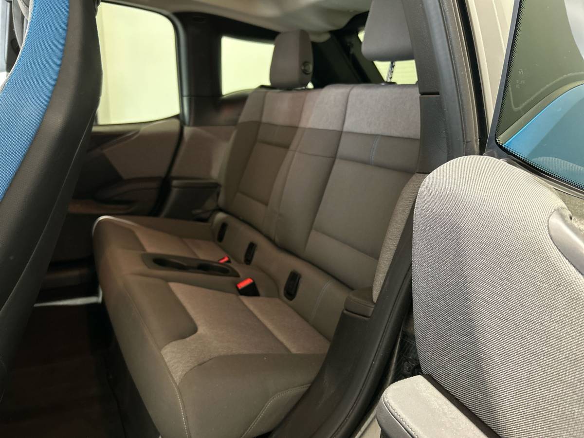 BMW i3 BMW i3 Basis iPerformance 94Ah 33 kWh | Warmtepomp! | Navigatie | Verwarmde voorstoelen SoH (batterijcheck) 89 % score!