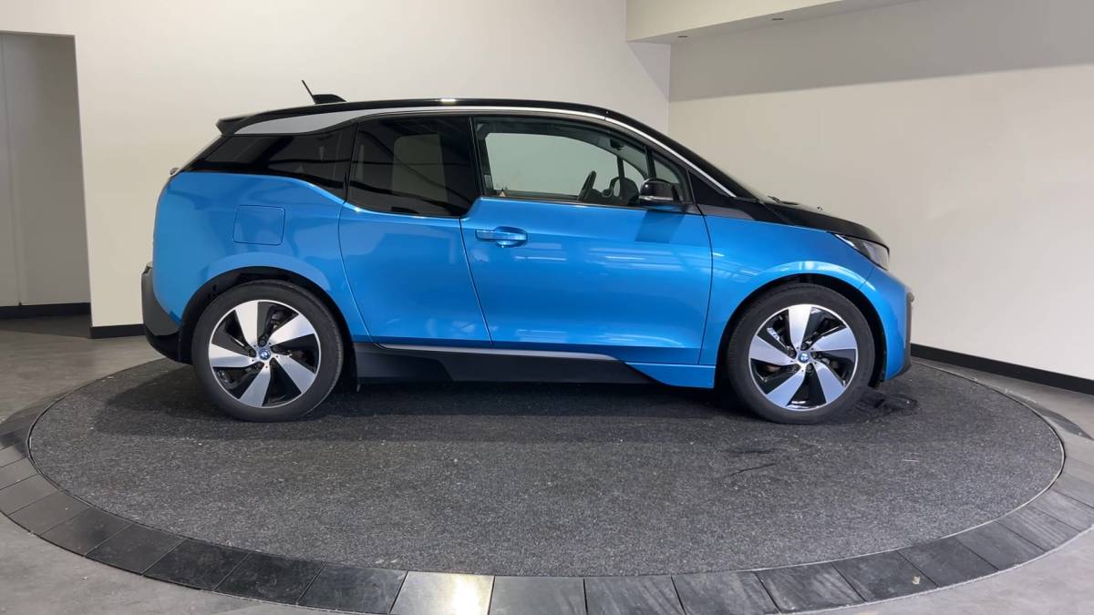 BMW i3 BMW i3 Basis iPerformance 94Ah 33 kWh | Warmtepomp! | Navigatie | Verwarmde voorstoelen SoH (batterijcheck) 89 % score!