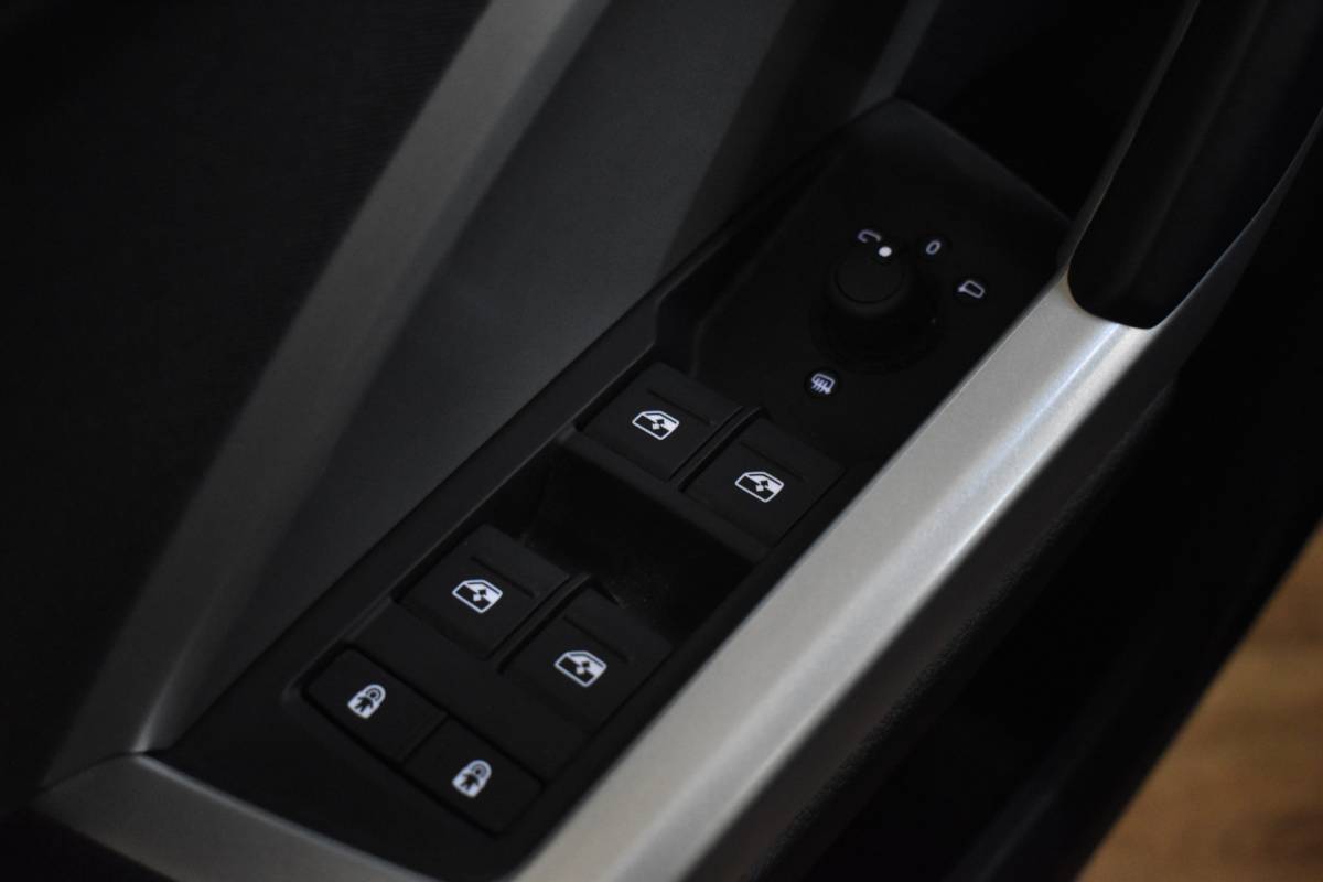 Audi Q3 Audi Q3 45 TFSIe 245PK HYBRID S-TRONIC EDITION NAVI/PDC/BLUETOOTH