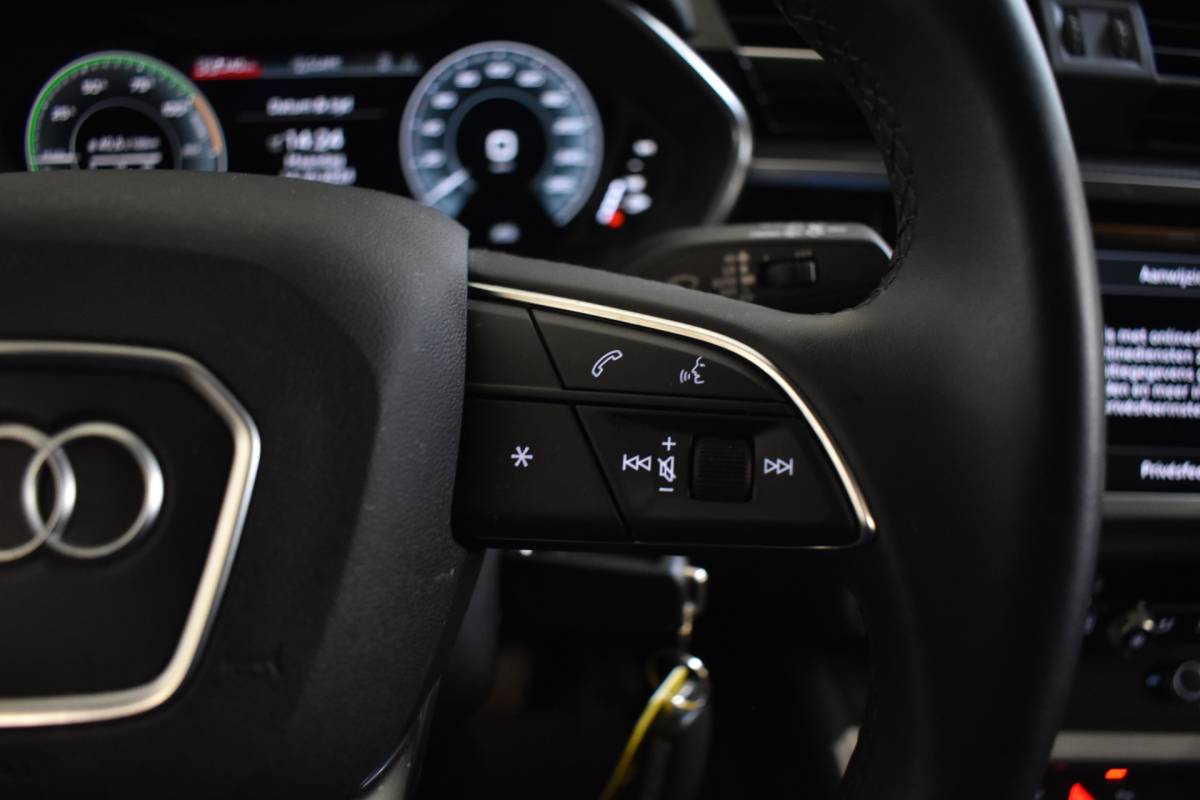 Audi Q3 Audi Q3 45 TFSIe 245PK HYBRID S-TRONIC EDITION NAVI/PDC/BLUETOOTH