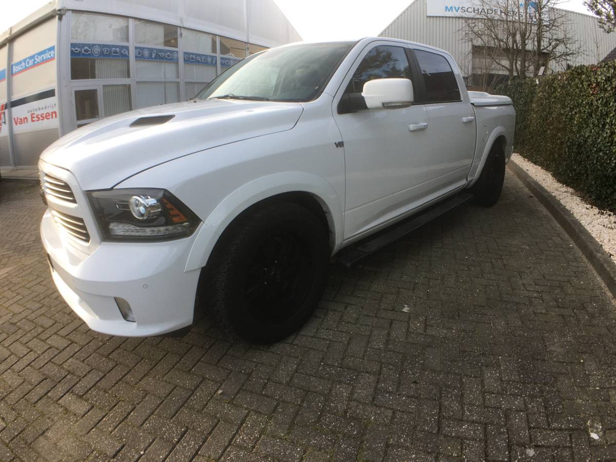 Dodge Ram 1500 Dodge Ram 1500 5.7 V8 4×4 Crew Cab 5’7 Sport Luchtvering, Mickeytomson velgen, magnaflow uitlaat, NAP, lage bijtelling
