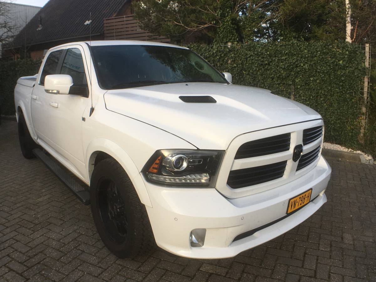 Dodge Ram 1500 Dodge Ram 1500 5.7 V8 4×4 Crew Cab 5’7 Sport Luchtvering, Mickeytomson velgen, magnaflow uitlaat, NAP, lage bijtelling
