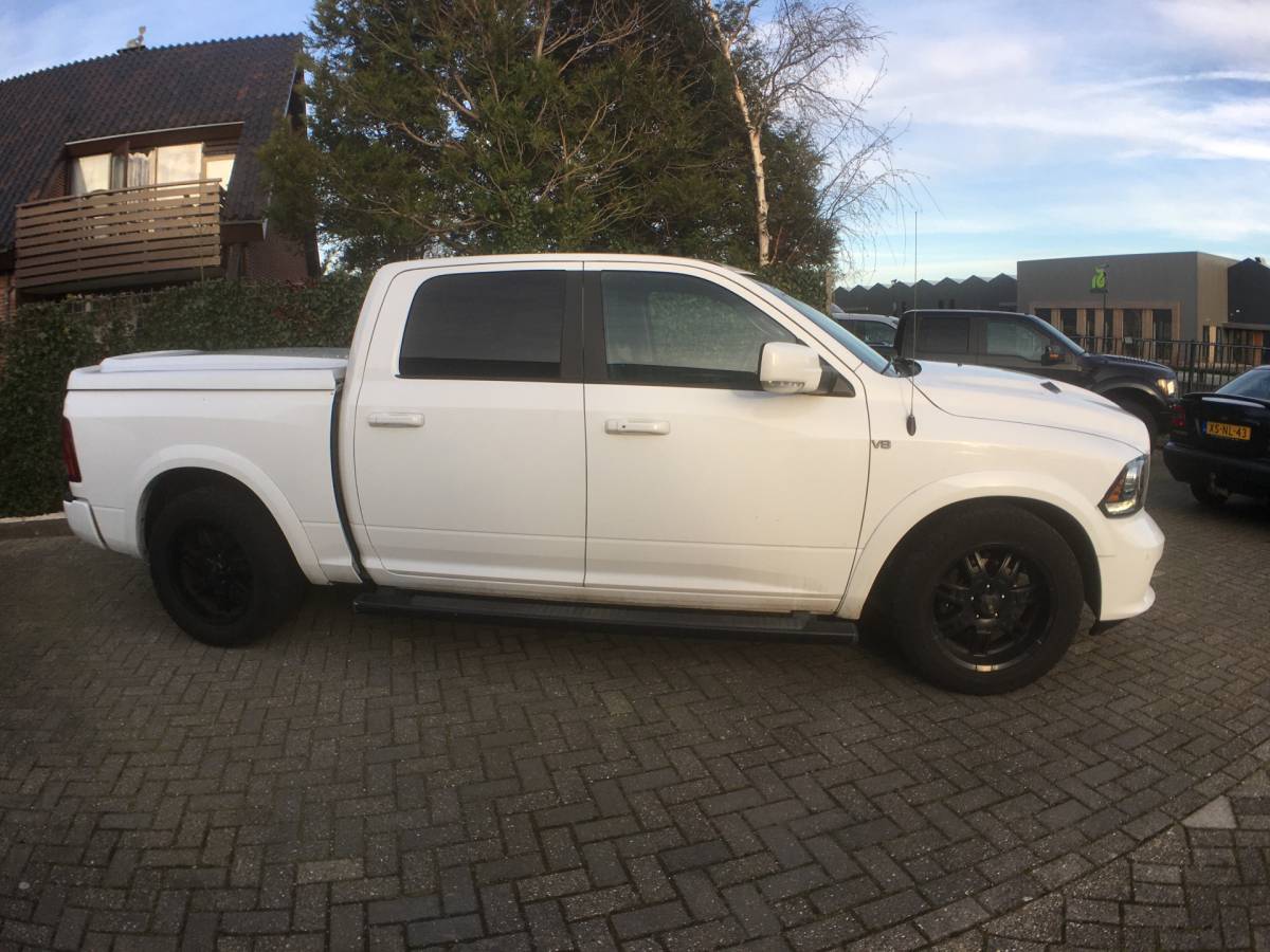 Dodge Ram 1500 Dodge Ram 1500 5.7 V8 4×4 Crew Cab 5’7 Sport Luchtvering, Mickeytomson velgen, magnaflow uitlaat, NAP, lage bijtelling