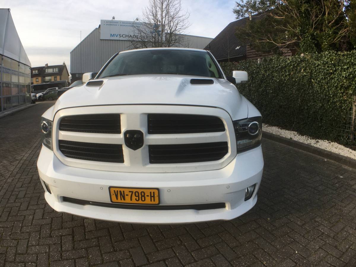 Dodge Ram 1500 Dodge Ram 1500 5.7 V8 4×4 Crew Cab 5’7 Sport Luchtvering, Mickeytomson velgen, magnaflow uitlaat, NAP, lage bijtelling