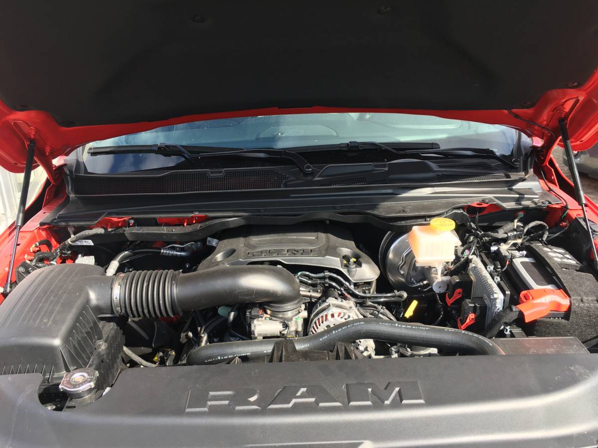 Dodge Ram 1500 Dodge Ram 1500 5.7 V8 4×4 Crew Cab Laramie sport Luchtvering, Panoramadak. Tachograaf, Trekhaak, Navi, harman kardon In nieuw staat, nwe banden, top conditie