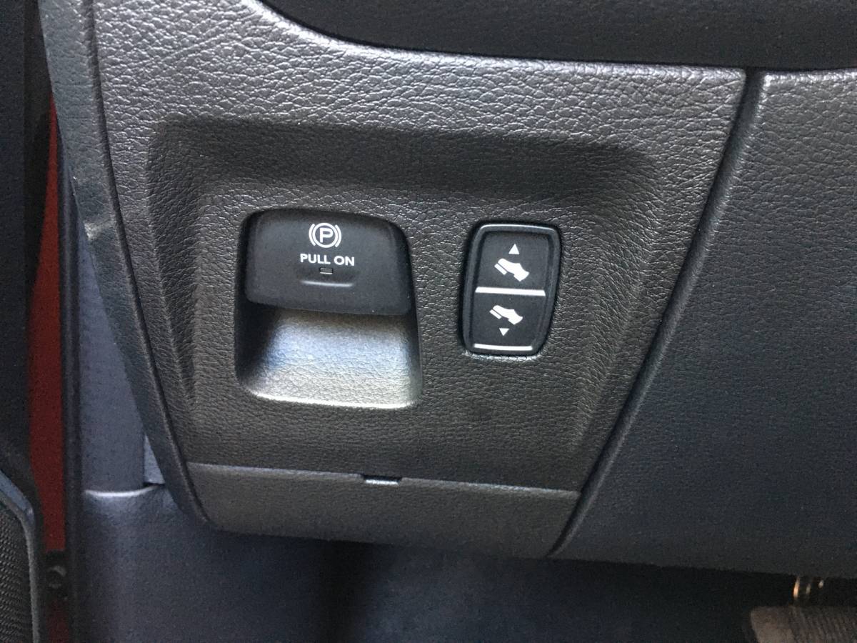 Dodge Ram 1500 Dodge Ram 1500 5.7 V8 4×4 Crew Cab Laramie sport Luchtvering, Panoramadak. Tachograaf, Trekhaak, Navi, harman kardon In nieuw staat, nwe banden, top conditie