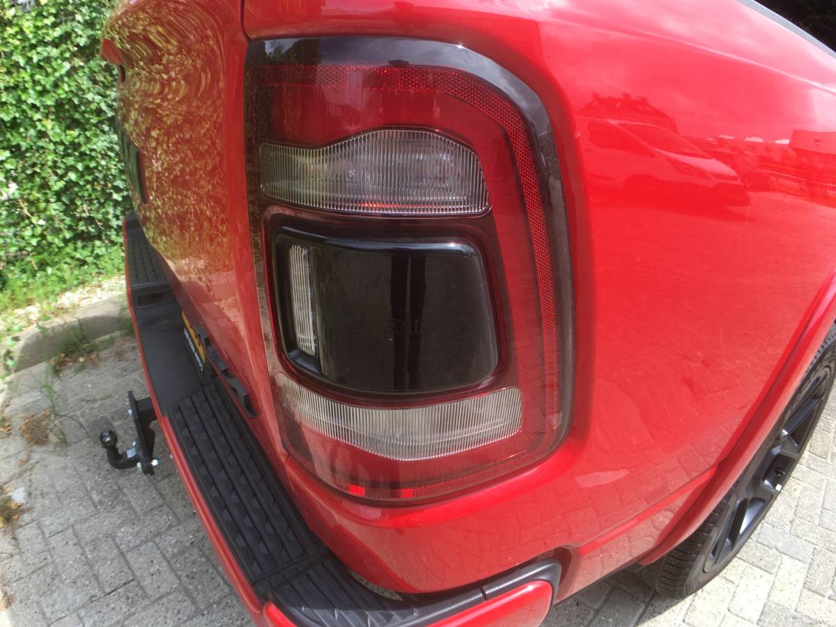 Dodge Ram 1500 Dodge Ram 1500 5.7 V8 4×4 Crew Cab Laramie sport Luchtvering, Panoramadak. Tachograaf, Trekhaak, Navi, harman kardon In nieuw staat, nwe banden, top conditie